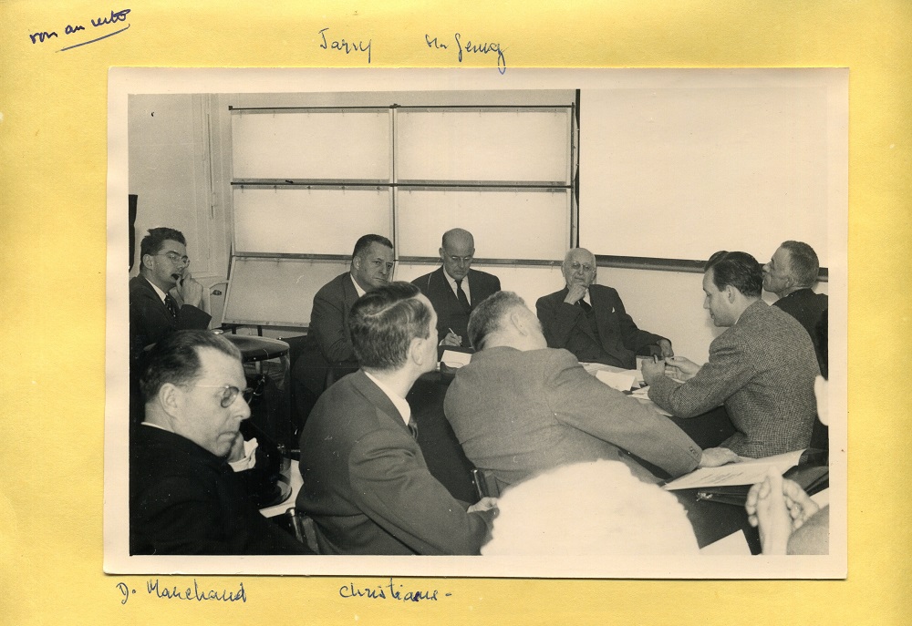 Marcel Marchand, en bas à gauche, au cours d'un colloque organisé en 1956 à l'höpital Calmette sur la pneumoconiose du mineur (source Association du musée hospitalier régional de Lille). Marcel Marchand, en bas à gauche, au cours d'un colloque organisé en 1956 à l'höpital Calmette sur la pneumoconiose du mineur (source Association du musée hospitalier régional de Lille).